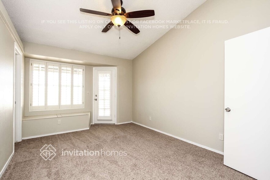 Building Photo - 5704 W Villa Theresa Dr