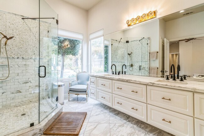 Building Photo - Luxurious Furnished Spanish-Style Home wit...