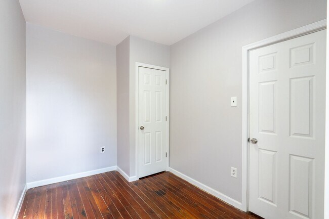 Building Photo - Point Breeze 3 bedroom South Philly
