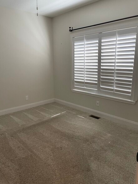 Guest Room - 5837 Rockhill Rd
