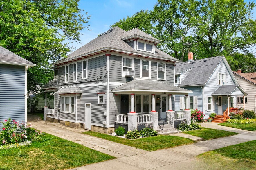 Building Photo - 1349 Portland Ave NE