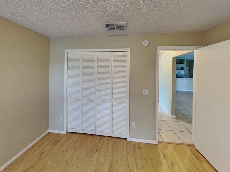 Building Photo - 2539 Chatham Cir