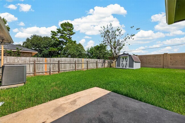 Building Photo - 2714 S Brompton Dr
