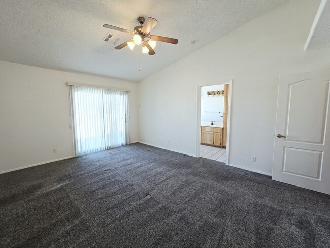 Building Photo - 250 Comstock Ave