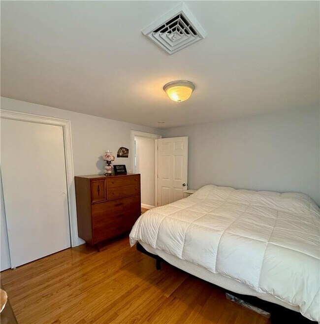 Building Photo - 196 Bulgarmarsh Rd