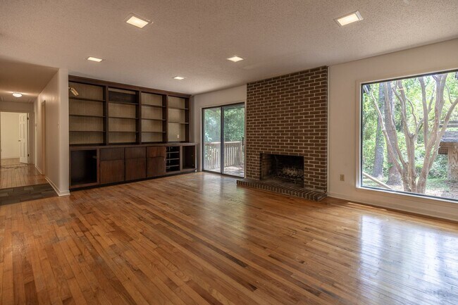 Building Photo - 3-Bedroom, 2-Bath with Den in Spanish Fort Estates