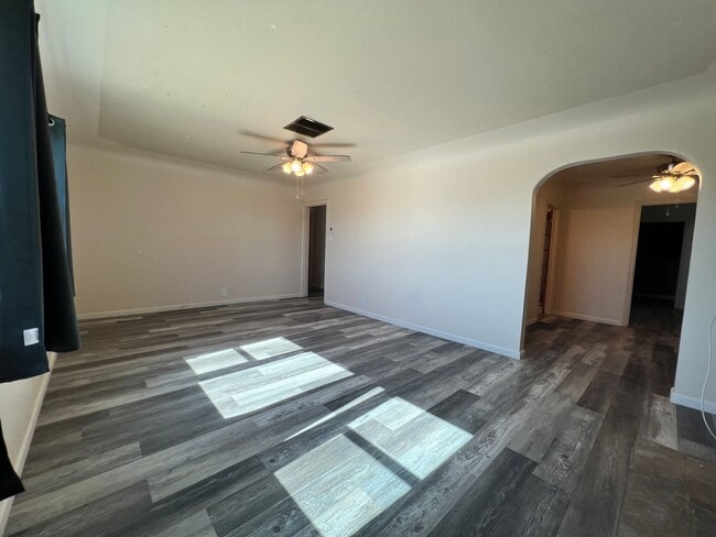 Building Photo - Madera home for rent- corner lot with solar