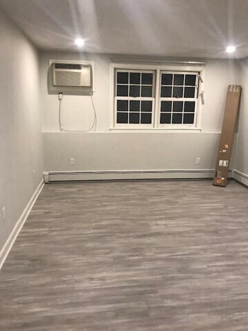 Building Photo - 205 Great Rd