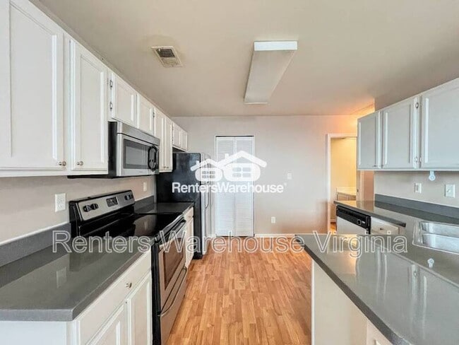 Building Photo - 947 Shoal Creek Trail