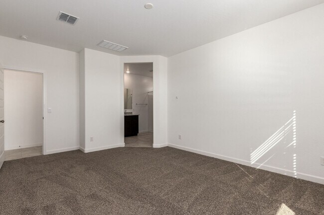 Building Photo - Brand New - Never Lived In 4 Bedroom / 2 B...