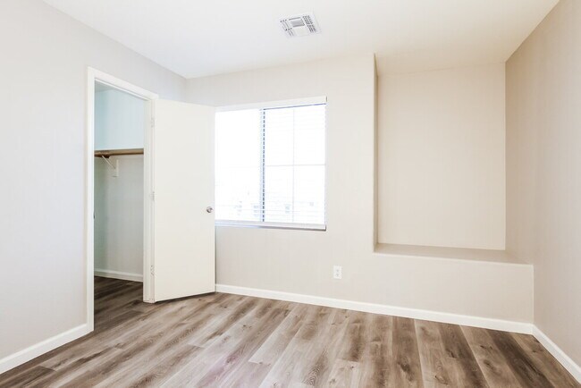 Building Photo - 7310 N 82nd Ave