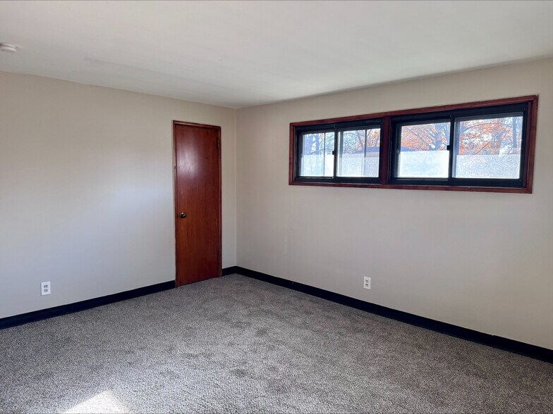 Building Photo - 1135 Saxe Ave