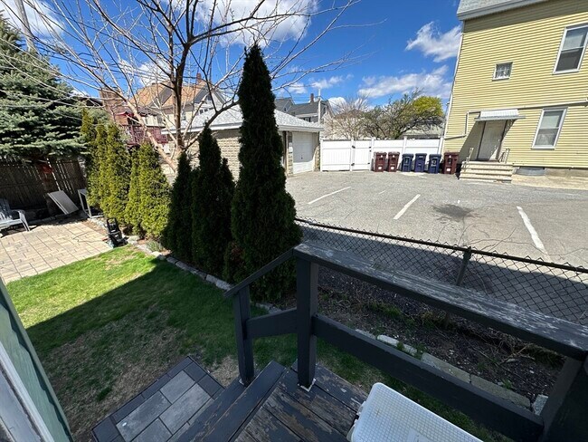 Building Photo - 154 Vine St