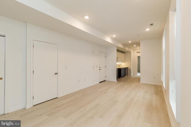 Building Photo - 1247 N 27th St