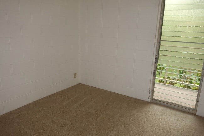 Building Photo - 2 bedroom, 1 bath, 2 parking in Waikalani Woodlands