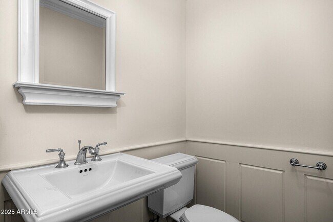 Building Photo - 6231 E Calle Camelia