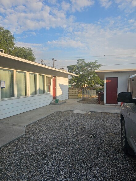 Parking and storage shed - 2015 Elm Ave