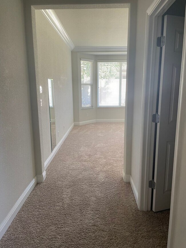 Building Photo - 2331 Pepper Tree Ln