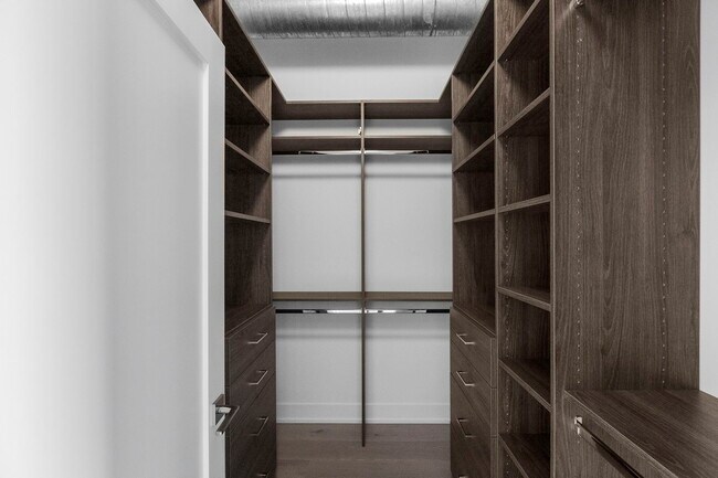 Building Photo - 17 N Loomis St