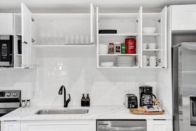 Building Photo - 1573 NE 30th Ct