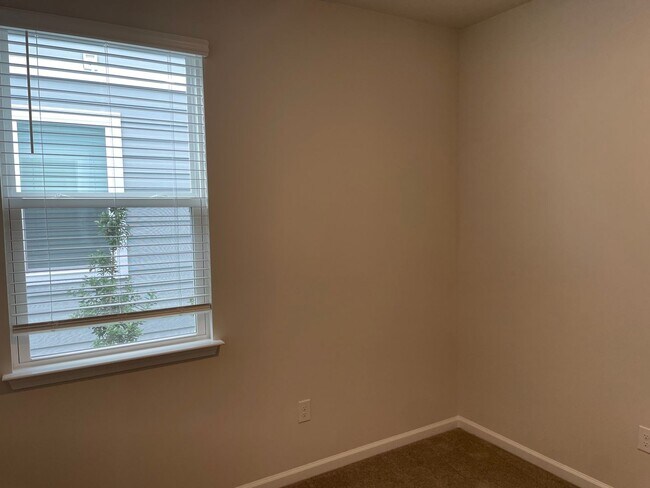 Building Photo - 3600 Whaley Wy
