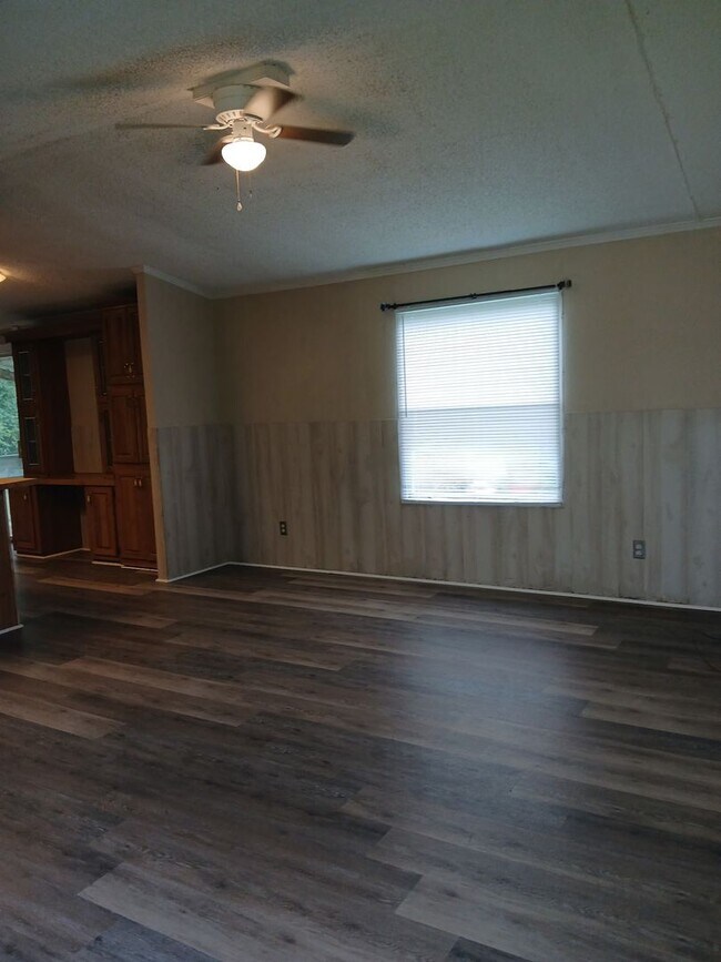 Building Photo - In the KEYS ... Open Floor plan 3 bedroom 2 bathroom