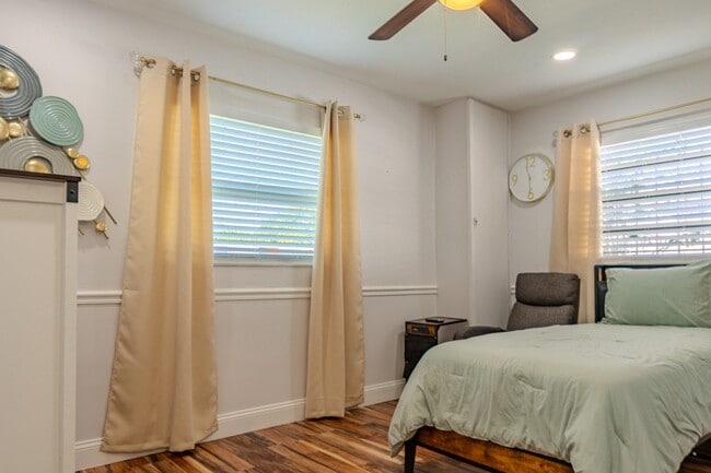 Building Photo - 1875 Williams Manor Ave