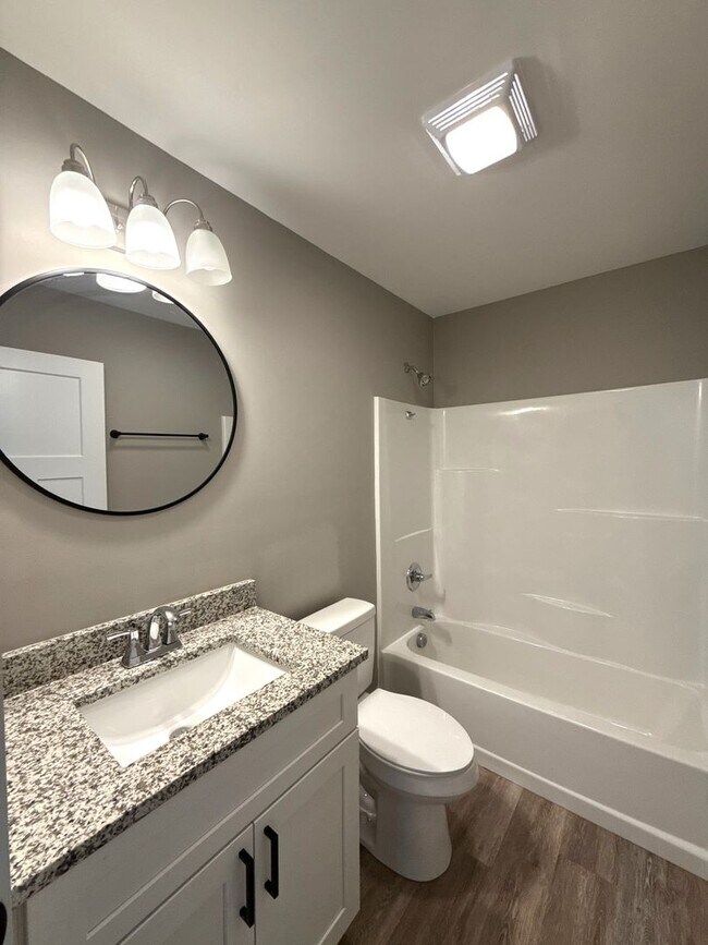Building Photo - 133 Openview Dr
