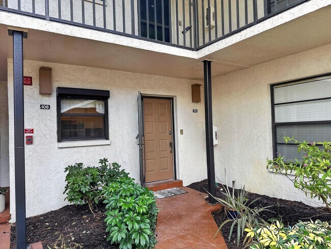 Building Photo - 2 bed 2 bath annual rental *** First floor condo *** Kings Lake Community