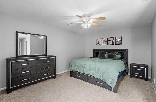 Building Photo - 1590 Shaker Cir