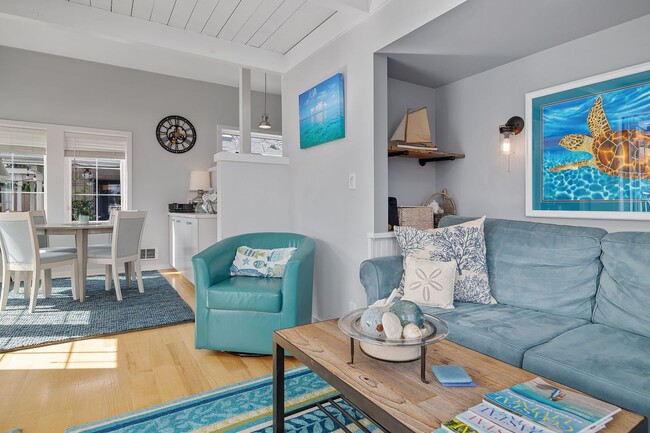 Building Photo - Portage Bay Floating Home