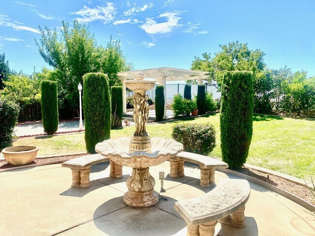 Building Photo - AVAILABLE BY 1/1/26 - ELEGANT AND SPACIOUS 4 BED, 4 BATH 2 STORY HOME WITH VIEWS OF EL DORADO HILLS