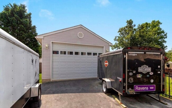 Building Photo - 45 Archwood Ave