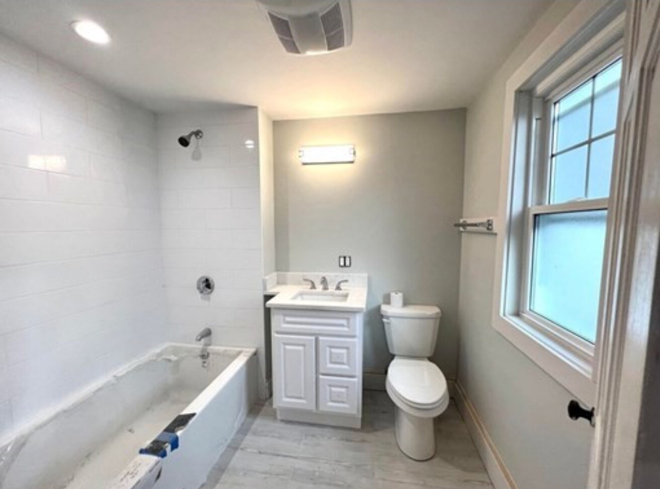 Building Photo - 171 Forest St