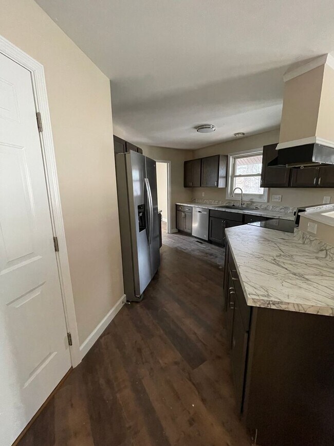 Building Photo - FOR RENT! 6 Bedroom 3 Bathroom in Moscow Mills, MO!