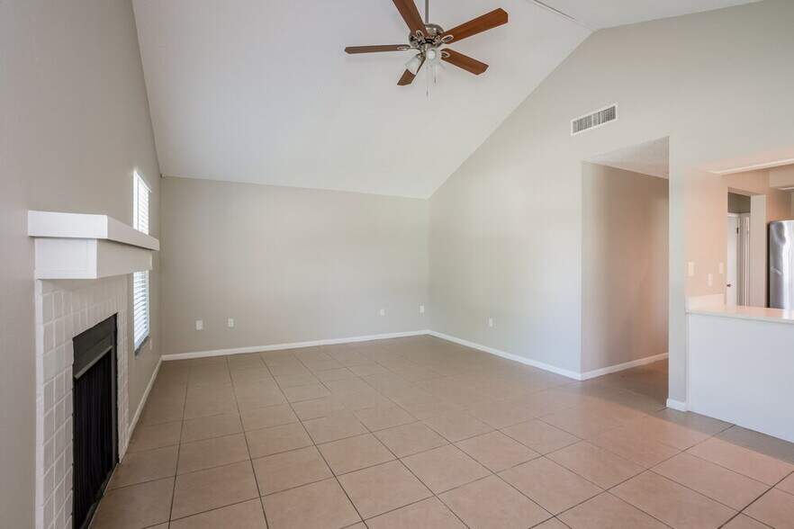 Building Photo - 1355 Five Iron Dr