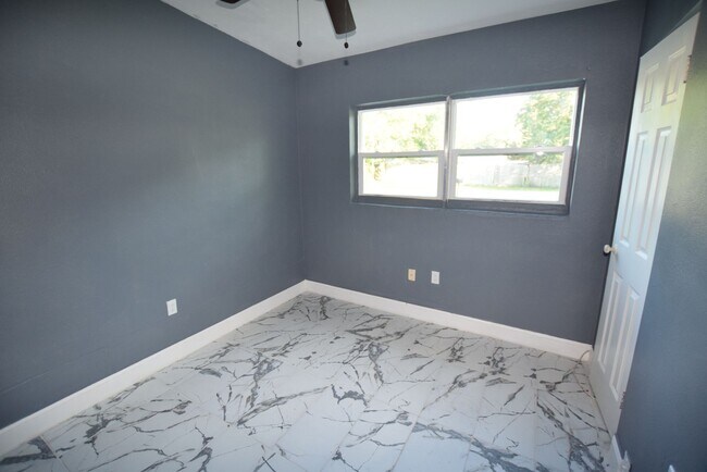 Building Photo - 2637 Healy Dr