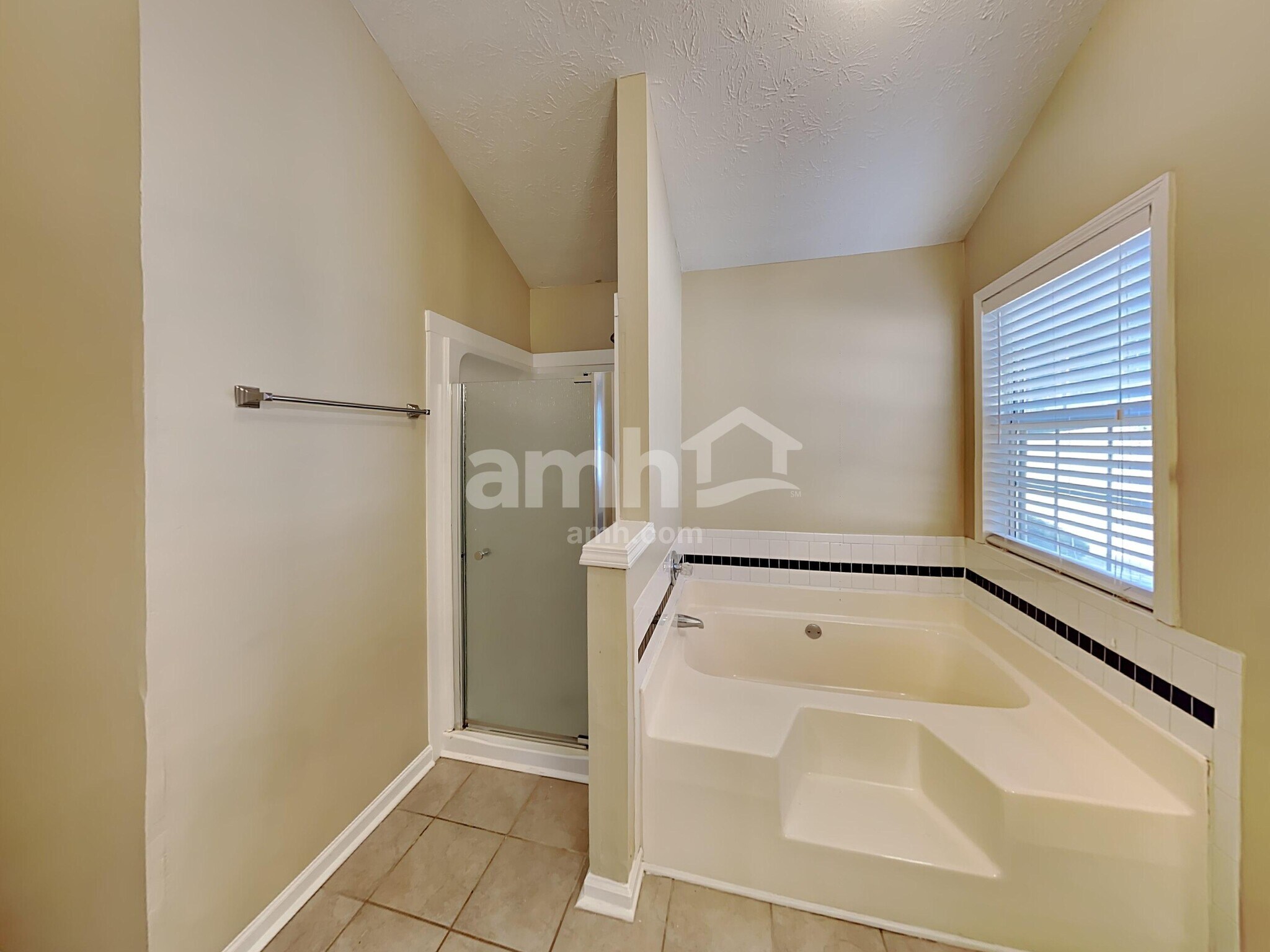 Building Photo - 7102 Independence Dr