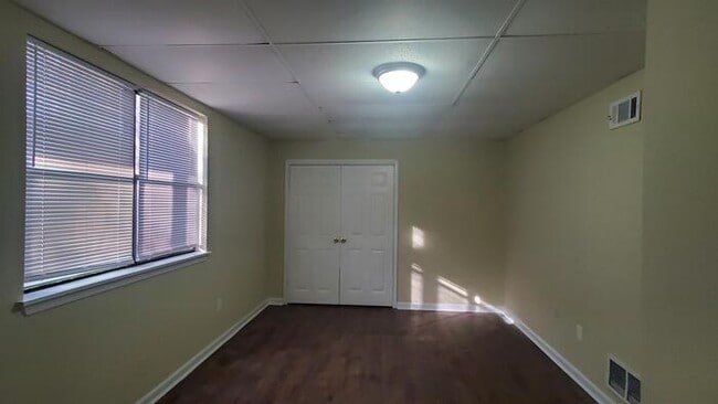 Building Photo - 1170 Kings Mill Run N