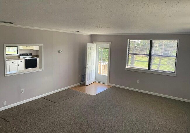 Building Photo - Gem of an apartment right on the coast! Wo...
