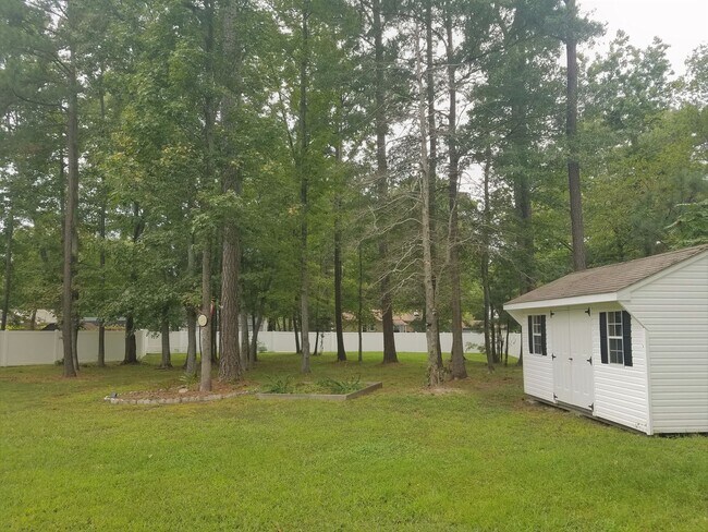 Building Photo - Beautiful transitional 4 bedroom brick rancher on quiet street just off of Hull Street/Genito Roa...