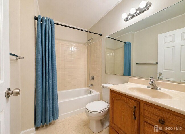 Building Photo - 161 Applegate Ln