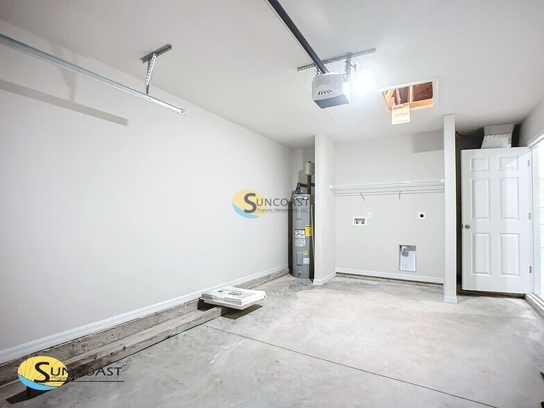 Building Photo - 32 Rosepetal Ln