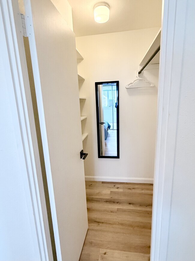 Building Photo - 1617 Clark St