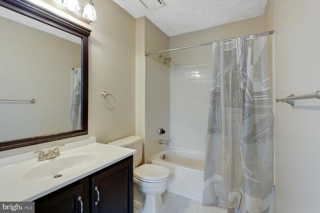 Building Photo - 2206 Aspen Dr