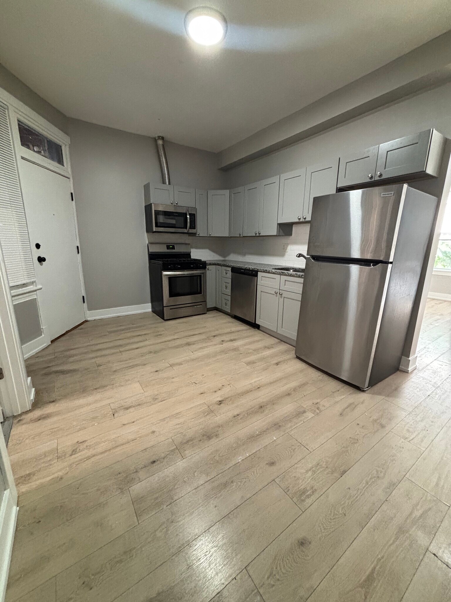 Building Photo - 3850 W Hirsch St