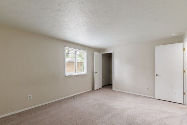 Building Photo - 3406 Avon Ct