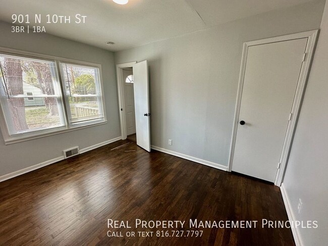 Building Photo - Completely Renovated 3 Bedroom 1 Bath on a...