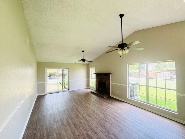 Building Photo - 821 Colchester Dr