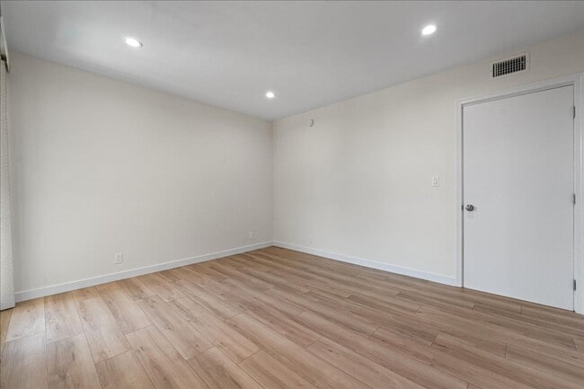 Building Photo - 17424 Burbank Blvd